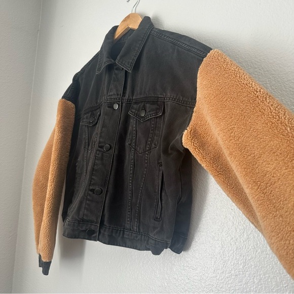 Jak & Rae Saks 5th Ave Tan Sherpa Sleeved Black Denim Trucker Jacket Size Large - Picture 5 of 13